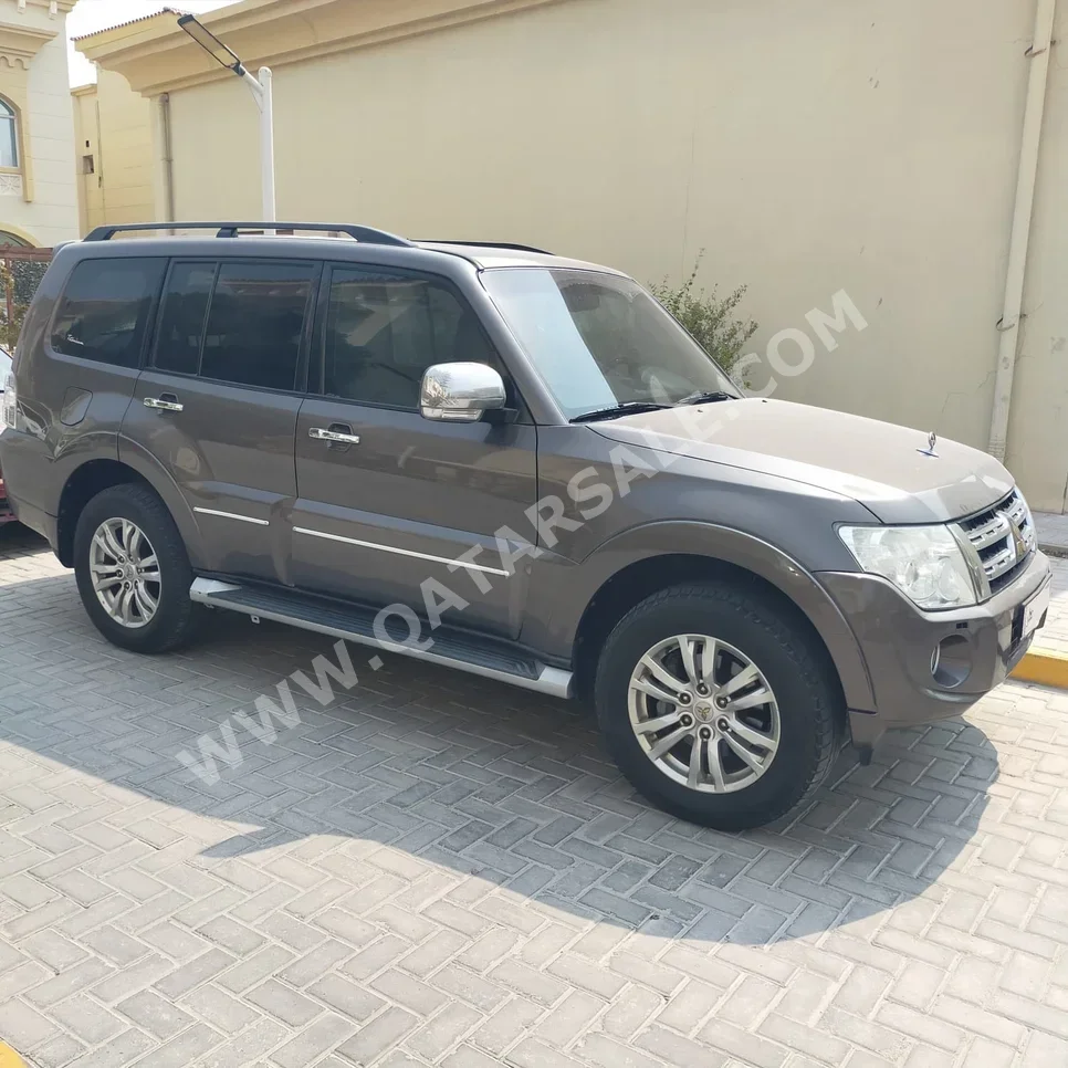 ميتسوبيشي باجيرو GLS 2014 اوتوماتيك 202,000 كم 6 سلندر دفع رباعي اس يو في بني