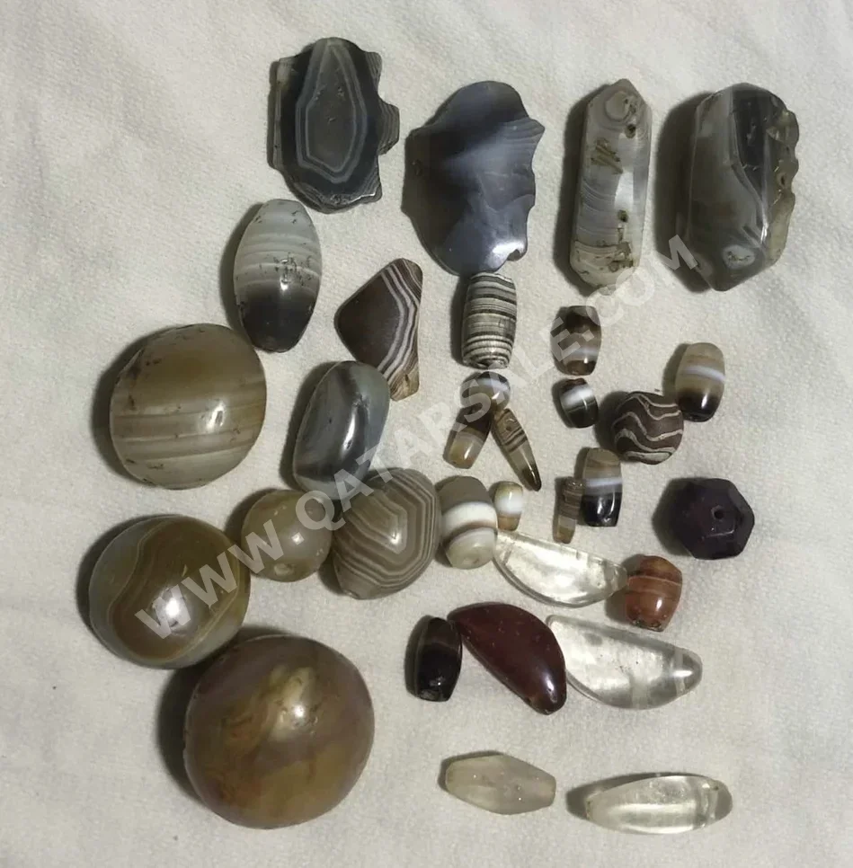 أحجار كريمة مشع