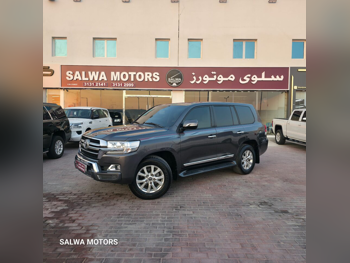 تويوتا لاند كروزر جي اكس ار 2020 اوتوماتيك 208,000 كم 8 سلندر دفع رباعي اس يو في رمادي
