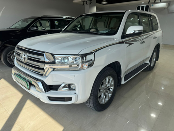 تويوتا  لاند كروزر  جي اكس ار  2018  اوتوماتيك  137,000 كم  8 سلندر  دفع رباعي  اس يو في  أبيض