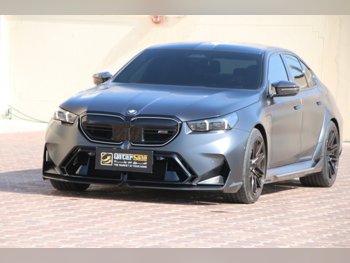 بي ام دبليو  الفئة - ام  ام 5 بريفورمانس  2025  اوتوماتيك  9,000 كم  8 سلندر  دفع كلي مستمر  سيدان  رمادي مطفي  تحت الضمان