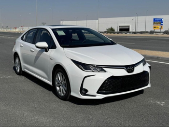 Toyota  Corolla  2025  Automatic  0 Km  4 Cylinder  Front Wheel Drive (FWD)  Sedan  White  With Warranty