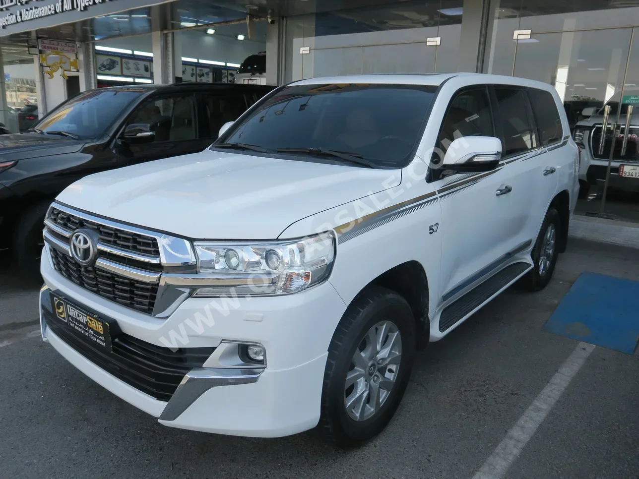 Toyota  Land Cruiser  VXR  2016  Automatic  361,000 Km  8 Cylinder  Four Wheel Drive (4WD)  SUV  White