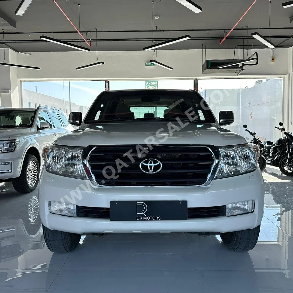 Toyota  Land Cruiser  GXR  2009  Automatic  530,000 Km  8 Cylinder  Four Wheel Drive (4WD)  SUV  White