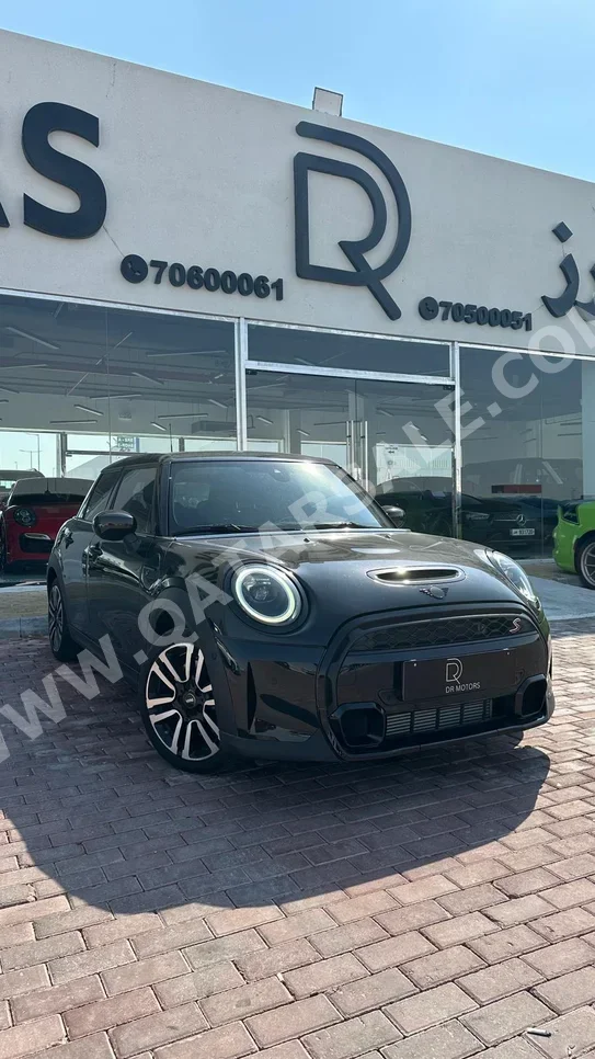 Mini  Cooper  S  2023  Automatic  12,000 Km  4 Cylinder  Front Wheel Drive (FWD)  Hatchback  Black  With Warranty