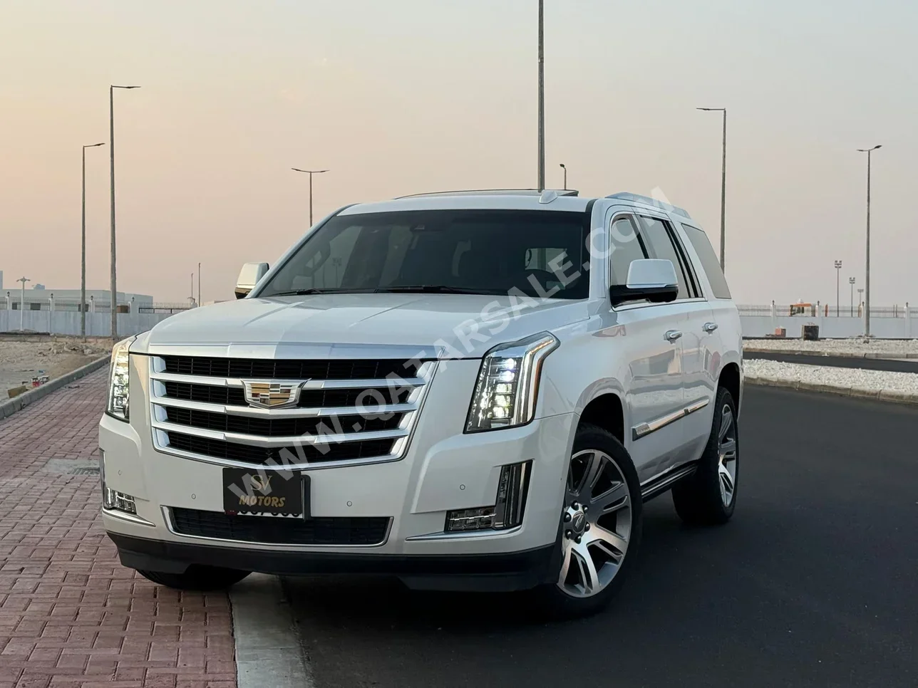 Cadillac  Escalade  2016  Automatic  110,000 Km  8 Cylinder  Four Wheel Drive (4WD)  SUV  White