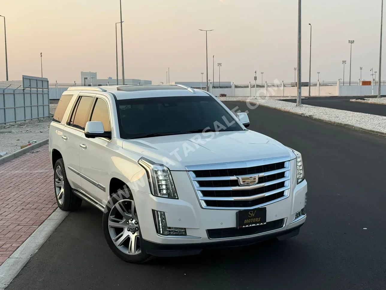 Cadillac  Escalade  2016  Automatic  110,000 Km  8 Cylinder  Four Wheel Drive (4WD)  SUV  White