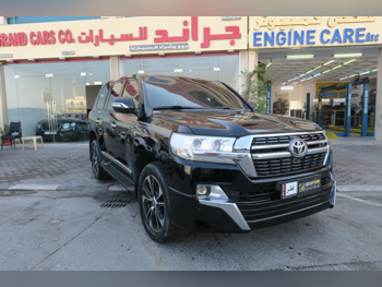 Toyota  Land Cruiser  VXR  2013  Automatic  330,000 Km  8 Cylinder  Four Wheel Drive (4WD)  SUV  Black