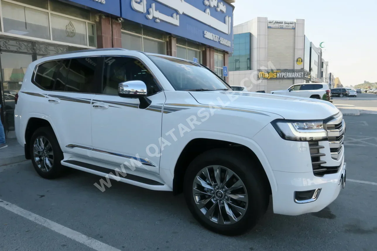 Toyota  Land Cruiser  VXR Twin Turbo  2024  Automatic  5,000 Km  6 Cylinder  Four Wheel Drive (4WD)  SUV  White  With Warranty