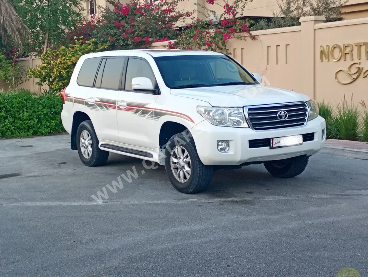 Toyota  Land Cruiser  GX  2012  Automatic  275,000 Km  6 Cylinder  Four Wheel Drive (4WD)  SUV  White