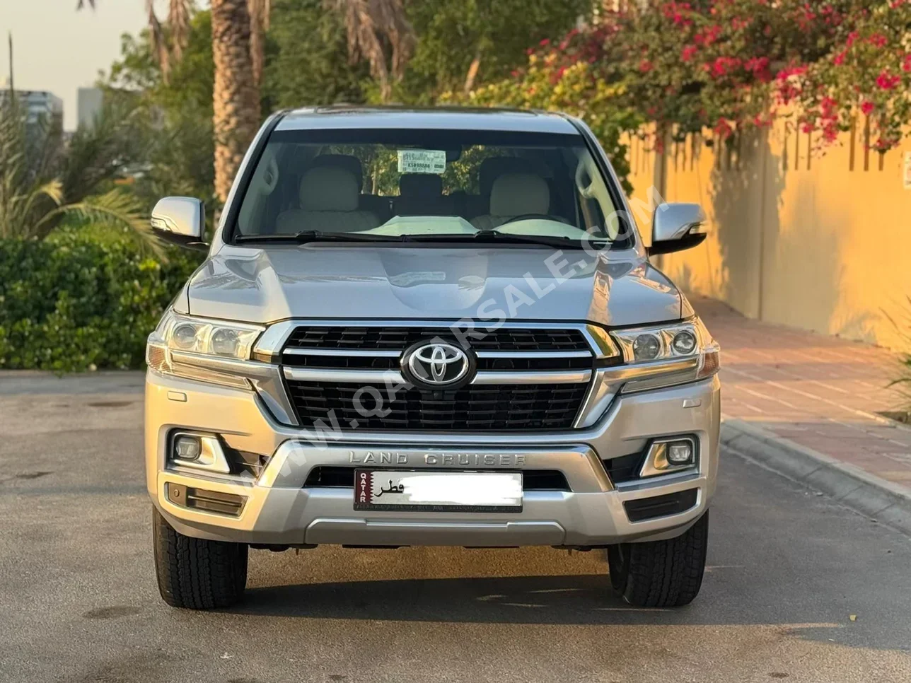 Toyota  Land Cruiser  GXR  2019  Automatic  235,000 Km  8 Cylinder  Four Wheel Drive (4WD)  SUV  Silver