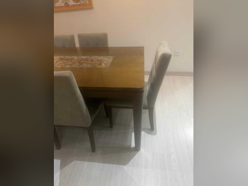 طاولة طعام مع كراسي  - بنى  - قطر  - 6 مقاعد
