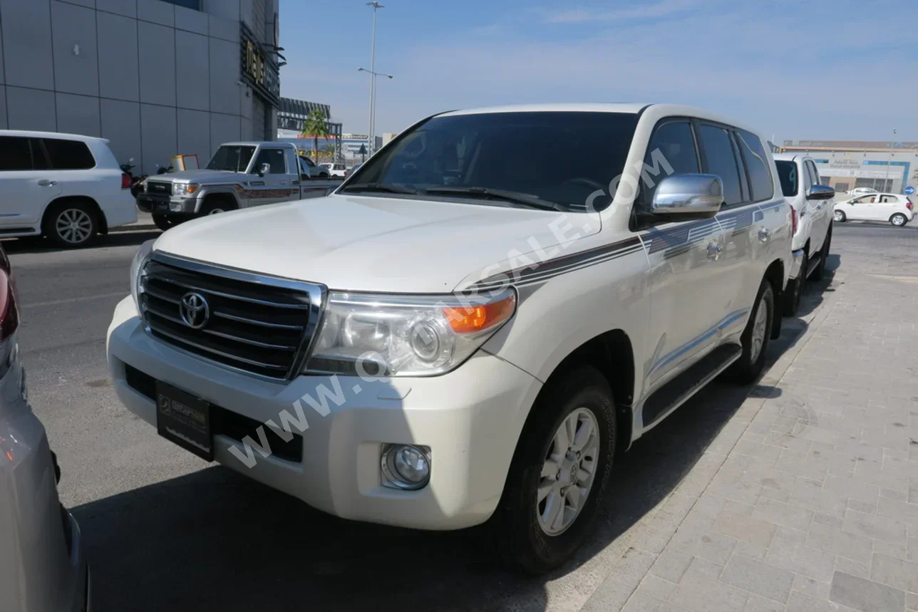 Toyota  Land Cruiser  GXR  2012  Automatic  442,000 Km  8 Cylinder  Four Wheel Drive (4WD)  SUV  Pearl
