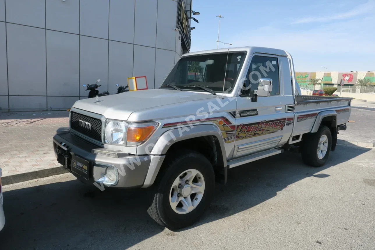 Toyota  Land Cruiser  LX  2022  Manual  72,000 Km  6 Cylinder  Four Wheel Drive (4WD)  Pick Up  Silver  With Warranty