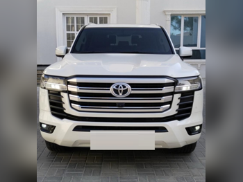 Toyota  Land Cruiser  GXR Twin Turbo  2022  Automatic  99,000 Km  6 Cylinder  Four Wheel Drive (4WD)  SUV  White