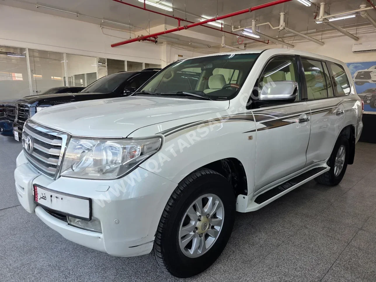 Toyota  Land Cruiser  VXR  2009  Automatic  479,000 Km  8 Cylinder  Four Wheel Drive (4WD)  SUV  White