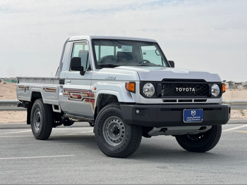 Toyota  Land Cruiser  LX  2025  Automatic  0 Km  6 Cylinder  Four Wheel Drive (4WD)  Pick Up  Silver  With Warranty