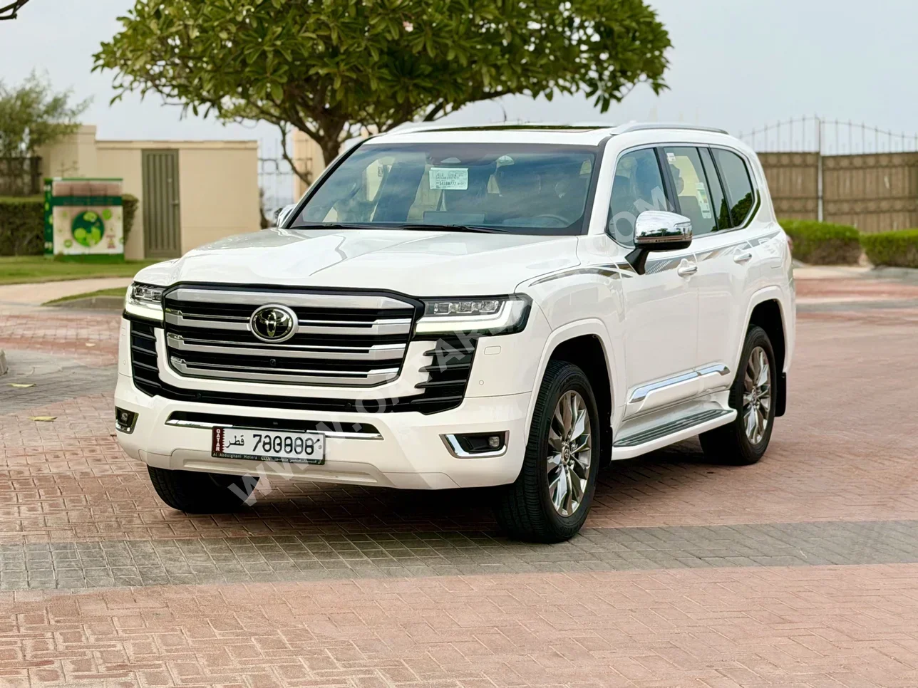 Toyota  Land Cruiser  VXR Twin Turbo  2025  Automatic  45,000 Km  6 Cylinder  Four Wheel Drive (4WD)  SUV  White  With Warranty