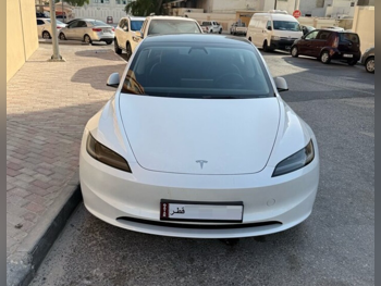 تسلا  مودل 3  لونج راينج  2025  اوتوماتيك  10,374 كم  0 سلندر  دفع كلي مستمر  سيدان  أبيض  تحت الضمان