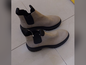 أحذية اتش اند ام  اللون البيج مقاس 36  نسائي