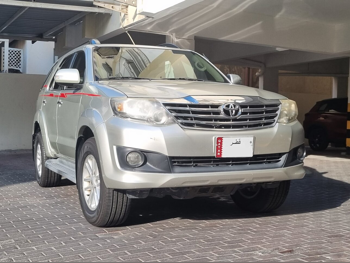 Toyota  Fortuner  2013  Automatic  176,000 Km  6 Cylinder  Four Wheel Drive (4WD)  SUV  Silver