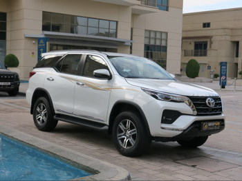 Toyota  Fortuner  2023  Automatic  20,000 Km  6 Cylinder  Four Wheel Drive (4WD)  SUV  White  With Warranty