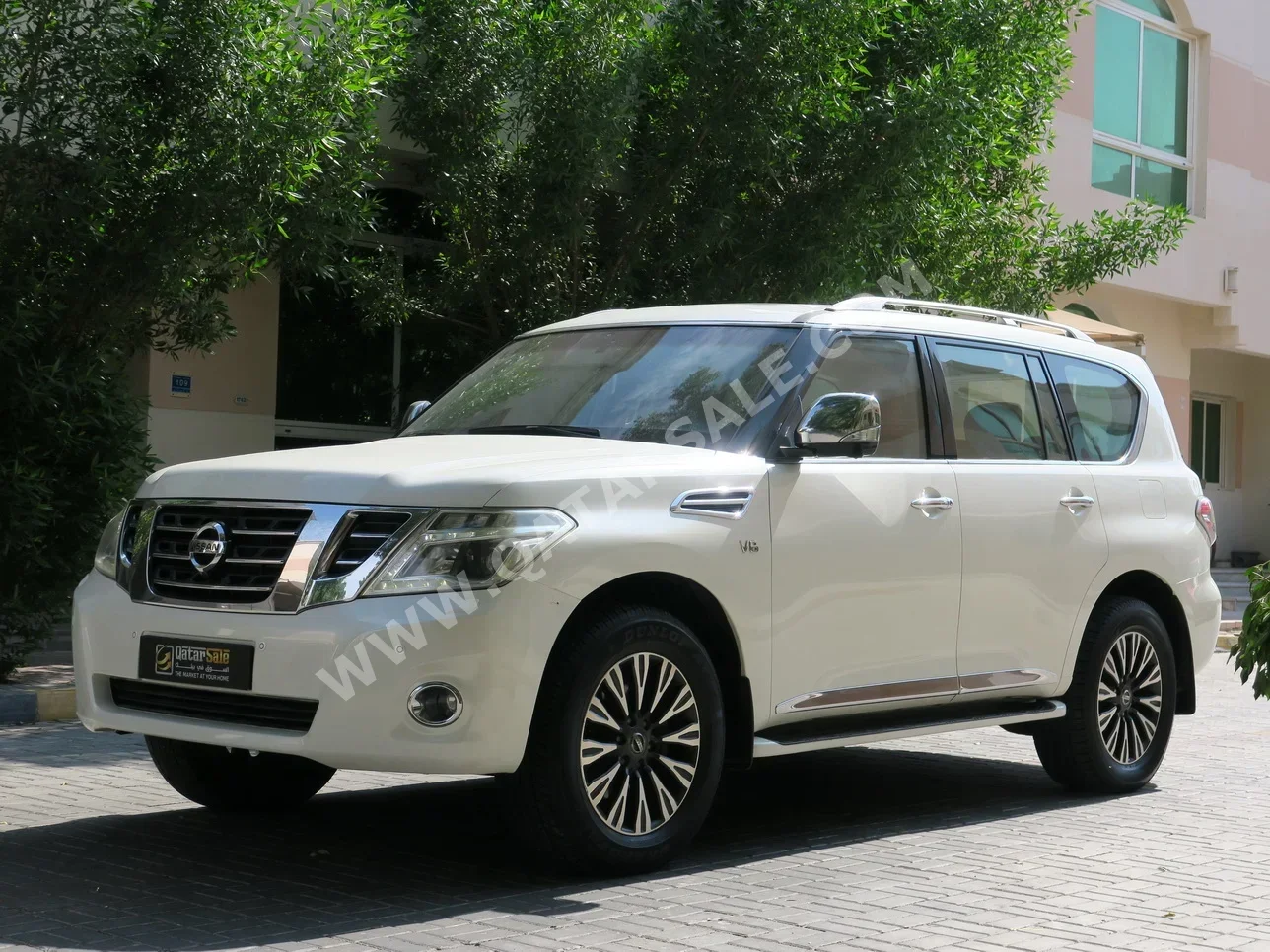 Nissan  Patrol  Platinum  2016  Automatic  122,000 Km  8 Cylinder  Four Wheel Drive (4WD)  SUV  White