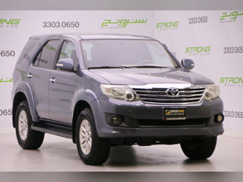 Toyota  Fortuner  2013  Automatic  164,000 Km  4 Cylinder  Four Wheel Drive (4WD)  SUV  Gray