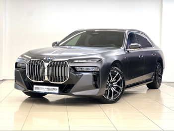 BMW  7-Series  740 i  2024  Automatic  36,600 Km  6 Cylinder  Rear Wheel Drive (RWD)  Sedan  Gray  With Warranty