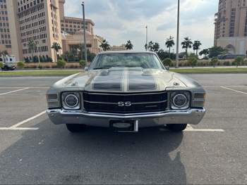 شفروليه الكامينو اس اس 1971 اوتوماتيك 23,500 كم 8 سلندر دفع خلفي كلاسك فضي و أسود