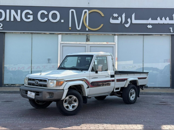 Toyota  Land Cruiser  LX  2016  Manual  261,000 Km  6 Cylinder  Four Wheel Drive (4WD)  Pick Up  White