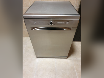 غسالات صحون - تقليدية قائمة بذاتها - اللون الرمادي