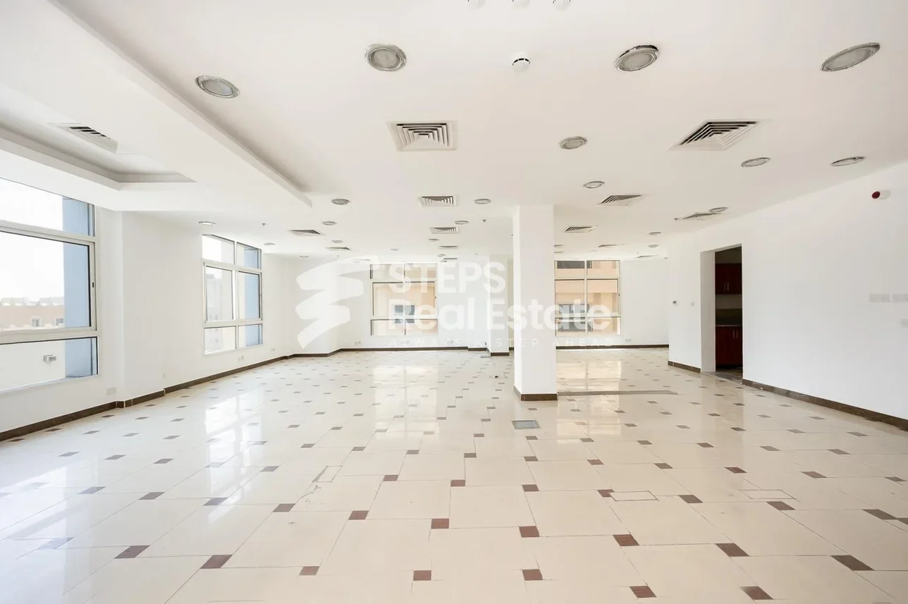 مكاتب تجارية - غير مفروشة  - الدوحة  - أم غويلينة