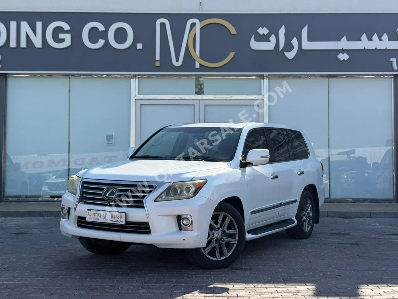Lexus  LX  570  2014  Automatic  404,000 Km  8 Cylinder  Four Wheel Drive (4WD)  SUV  White