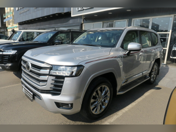 تويوتا  لاند كروزر  جي اكس ار توين توربو  2025  اوتوماتيك  0 كم  6 سلندر  دفع رباعي  اس يو في  فضي  تحت الضمان