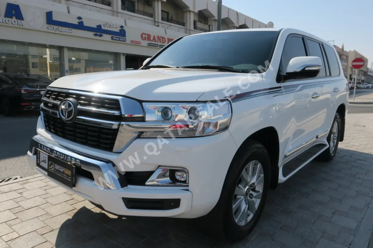 تويوتا لاند كروزر جي اكس ار 2021 اوتوماتيك 129,000 كم 8 سلندر دفع رباعي اس يو في أبيض
