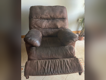 الأرائك والكنب والكراسي - بني