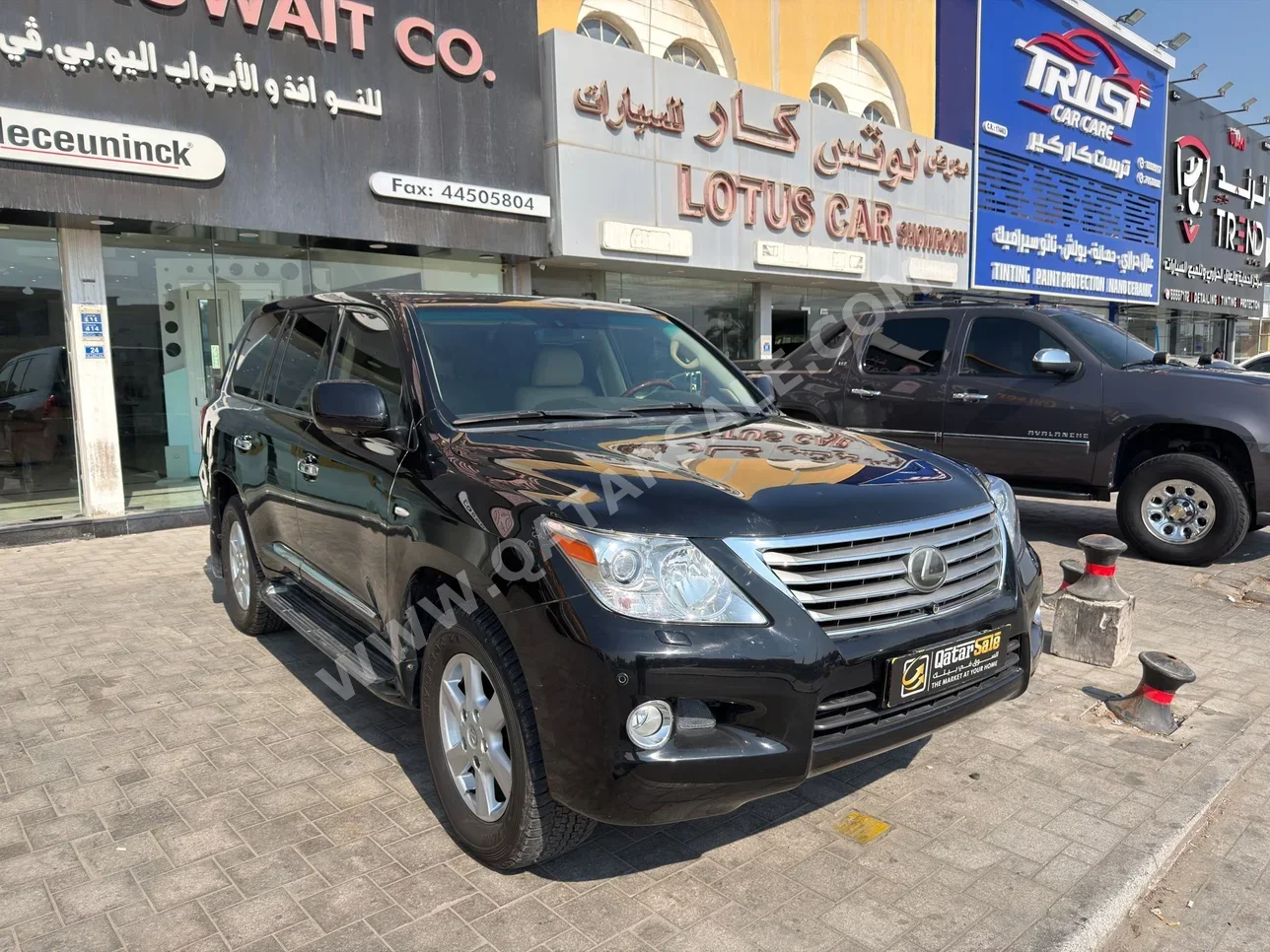 Lexus  LX  570  2010  Automatic  120,000 Km  8 Cylinder  Four Wheel Drive (4WD)  SUV  Black