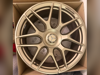 رنقات العجلات مرسيدس - بنز كربون \ 22 بوصة ذهبي 2025 4