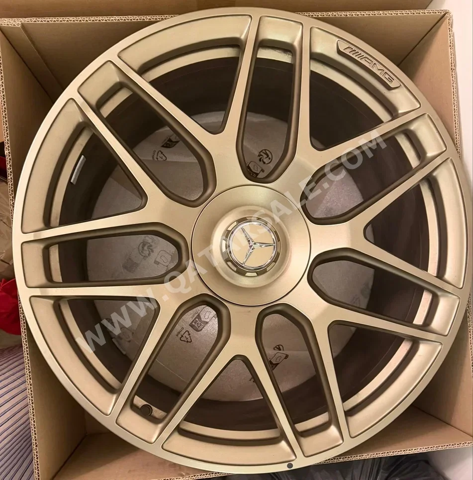 رنقات العجلات مرسيدس - بنز كربون \ 22 بوصة ذهبي 2025 4