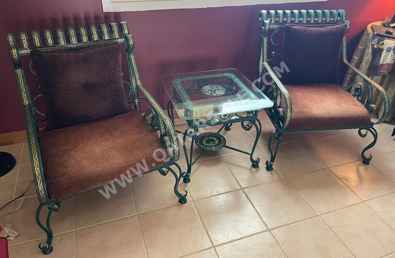 الأرائك والكنب والكراسي كرسيان بذراع واحد مع طاولة جانبية  - أخضر  - مع طاولة