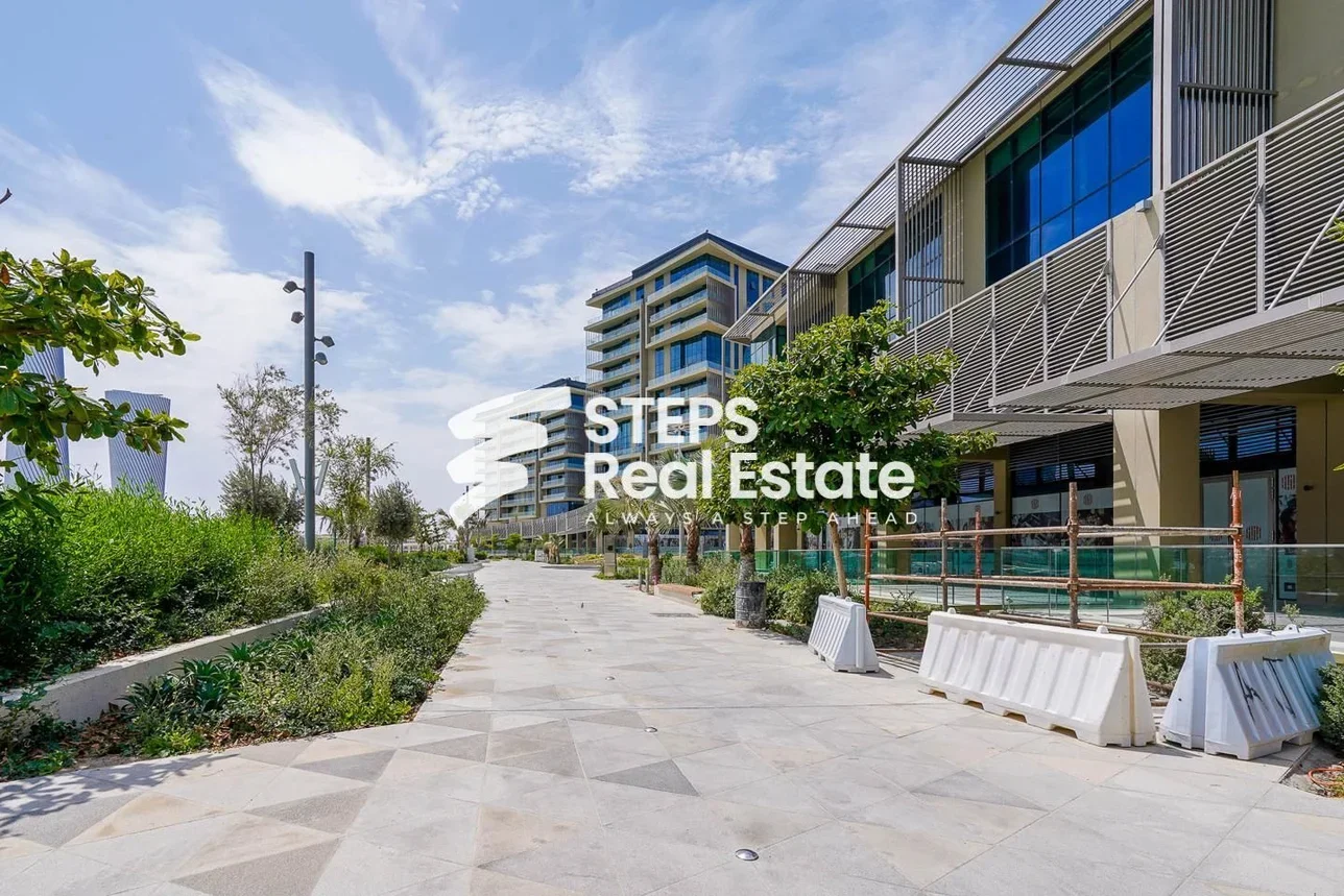 محلات تجارية - غير مفروشة - لوسيل للايجار - الخرايج