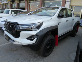 Toyota  Hilux  GR Sport  2025  Automatic  0 Km  6 Cylinder  Four Wheel Drive (4WD)  Pick Up  White  With Warranty