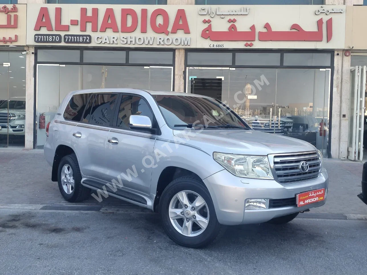 Toyota  Land Cruiser  VXR  2010  Automatic  418,000 Km  8 Cylinder  Four Wheel Drive (4WD)  SUV  Silver