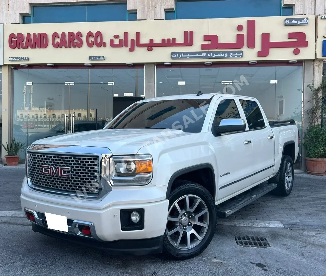 GMC Sierra Denali 2015 Automatic 112,000 Km 8 Cylinder Four Wheel Drive (4WD) Pick Up White