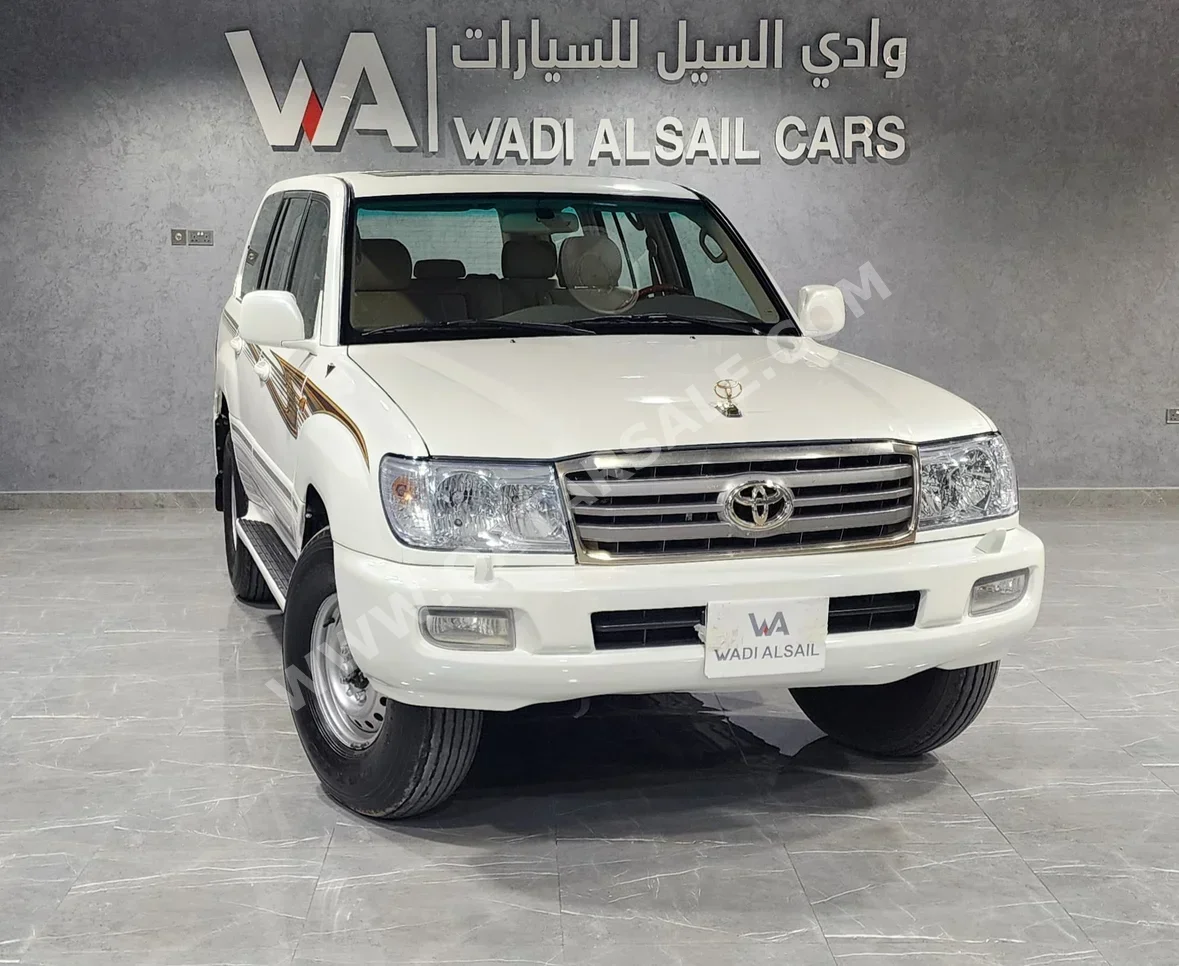 Toyota  Land Cruiser  VXR  2007  Manual  389,000 Km  8 Cylinder  Four Wheel Drive (4WD)  SUV  White