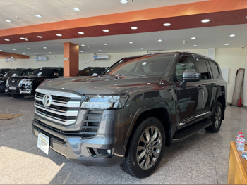 Toyota  Land Cruiser  GXR Twin Turbo  2025  Automatic  6,000 Km  6 Cylinder  Four Wheel Drive (4WD)  SUV  Gray  With Warranty