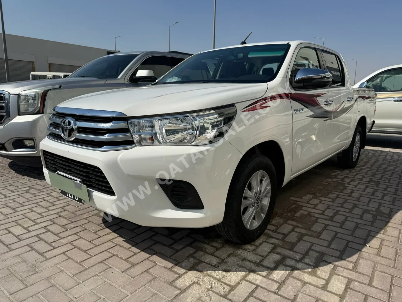 Toyota  Hilux  SR5  2023  Automatic  97,000 Km  4 Cylinder  Four Wheel Drive (4WD)  Pick Up  White