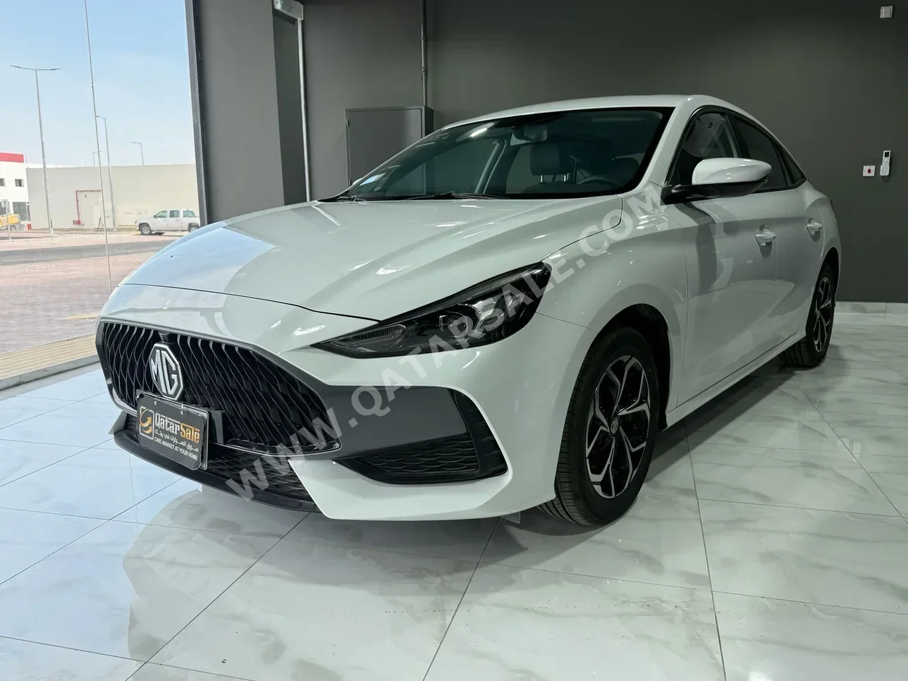 ام جي جي تي 2025 اوتوماتيك 0 كم 4 سلندر دفع خلفي سيدان أبيض تحت الضمان
