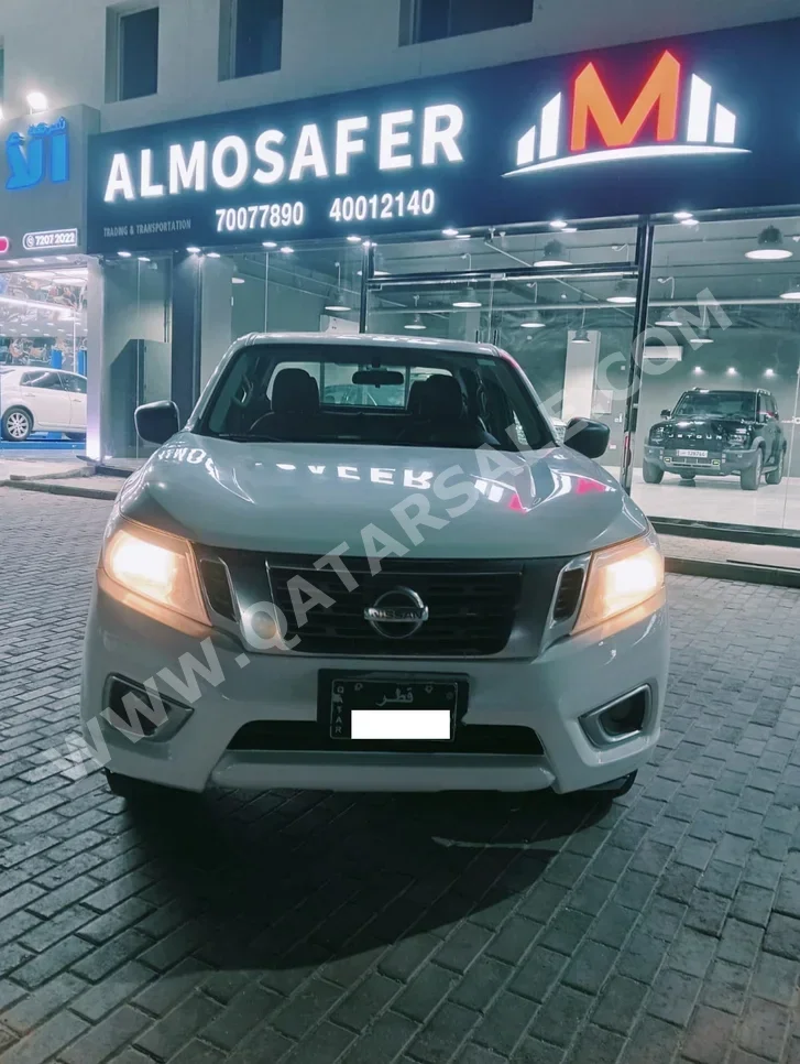 نيسان نافارا أس اي 2017 اوتوماتيك 203,300 كم 4 سلندر دفع خلفي بيكب أبيض